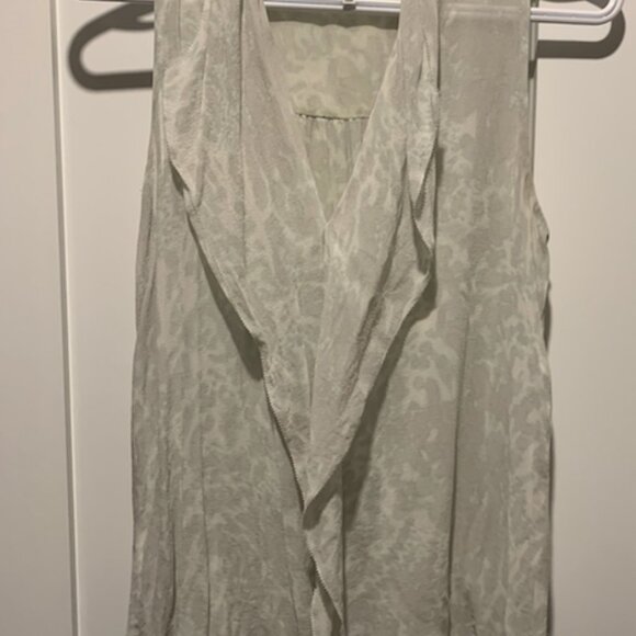Aritzia Babaton "Ainsley" grey print sleeveless silk blouse (size S) - Picture 2 of 4
